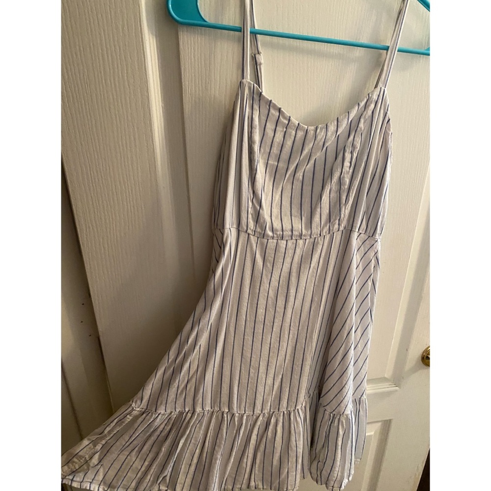 Cute dress perfect for warm fall days!